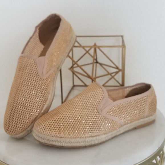 Rouge mesh gold shoes. - Picture 4 of 8